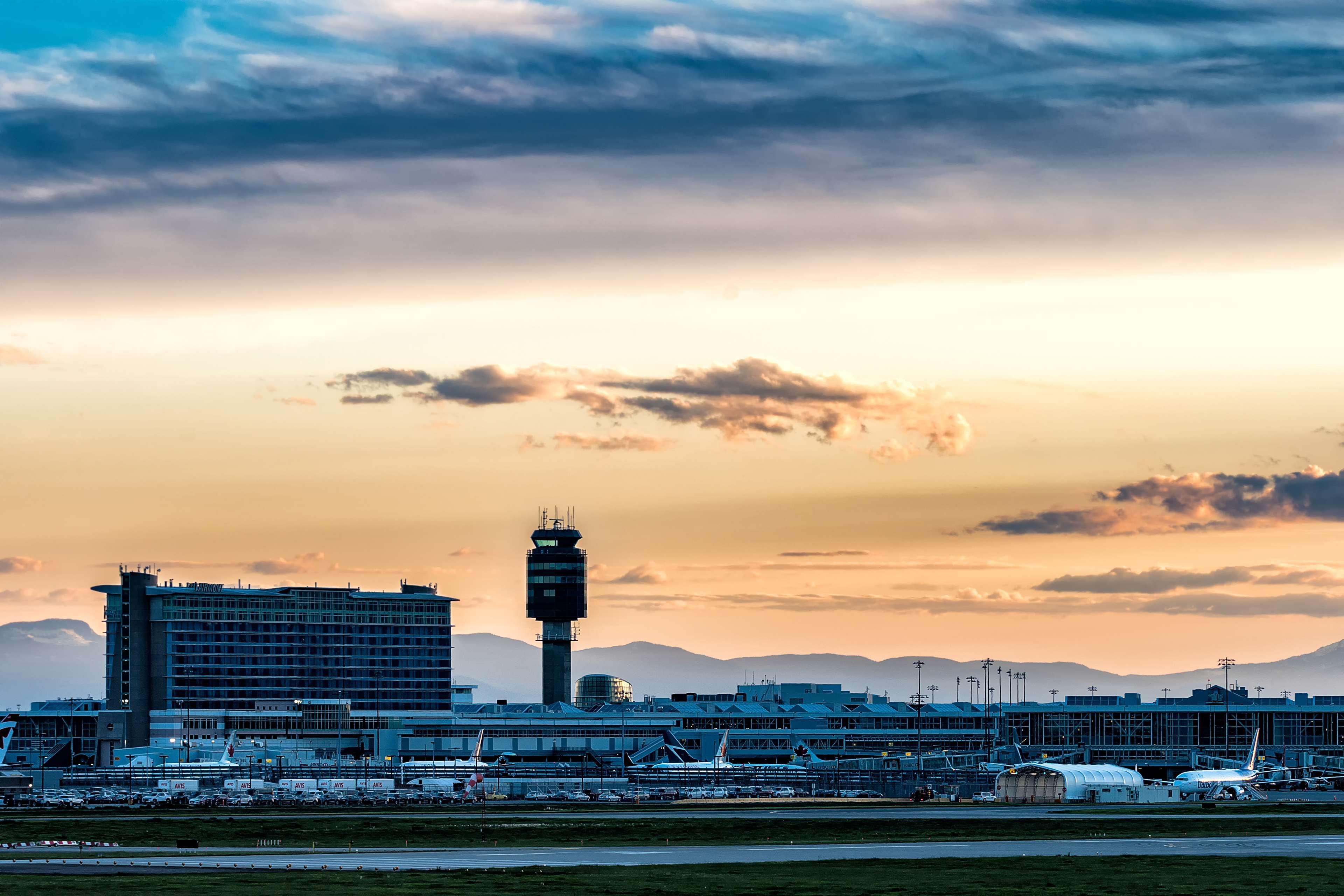 Fairmont Vancouver Airport In-Terminal Hotel Ρίτσμοντ Εξωτερικό φωτογραφία The control tower at Munich Airport