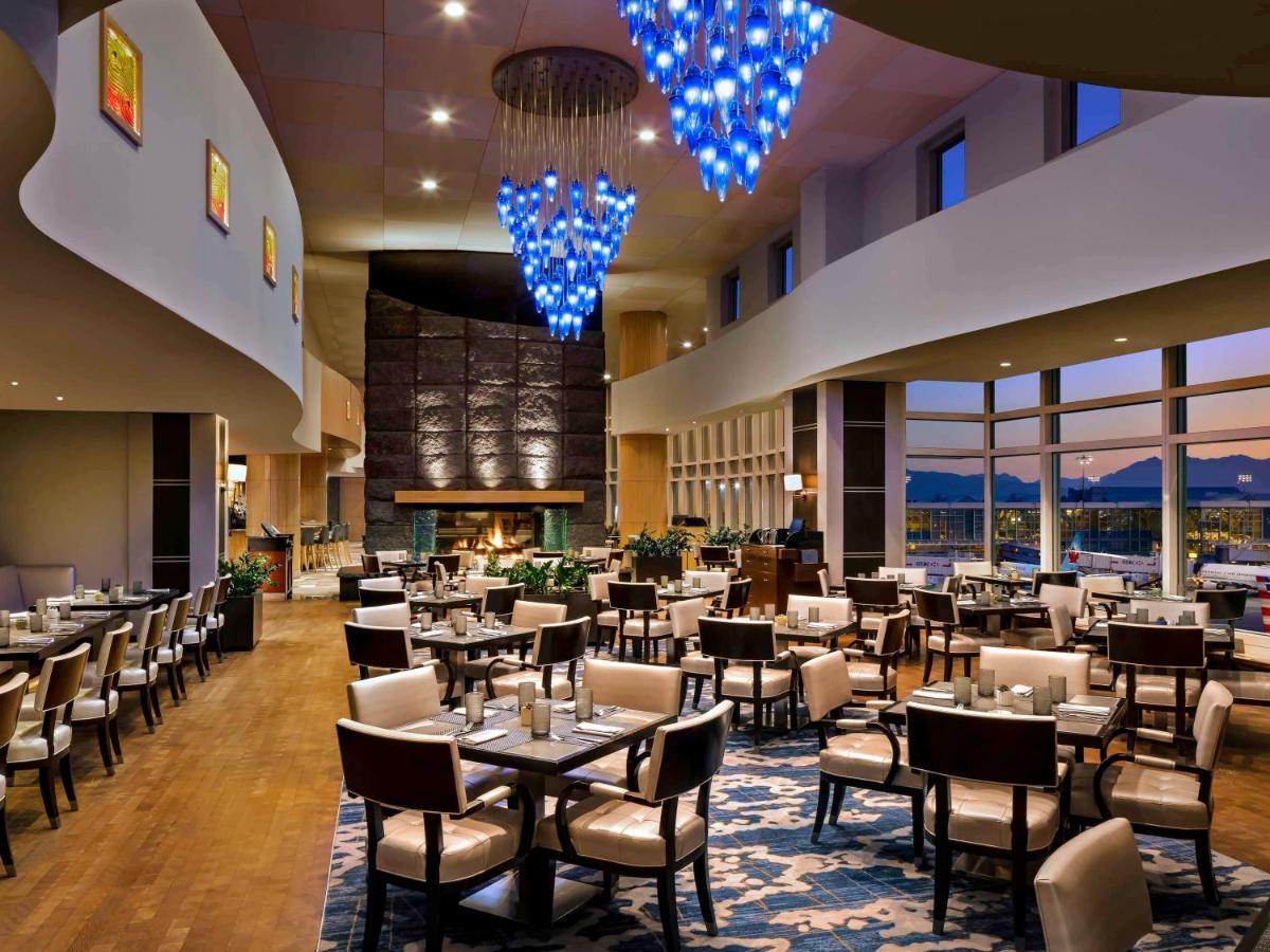 Fairmont Vancouver Airport In-Terminal Hotel Ρίτσμοντ Εξωτερικό φωτογραφία The dining room at the 1905 Restaurant