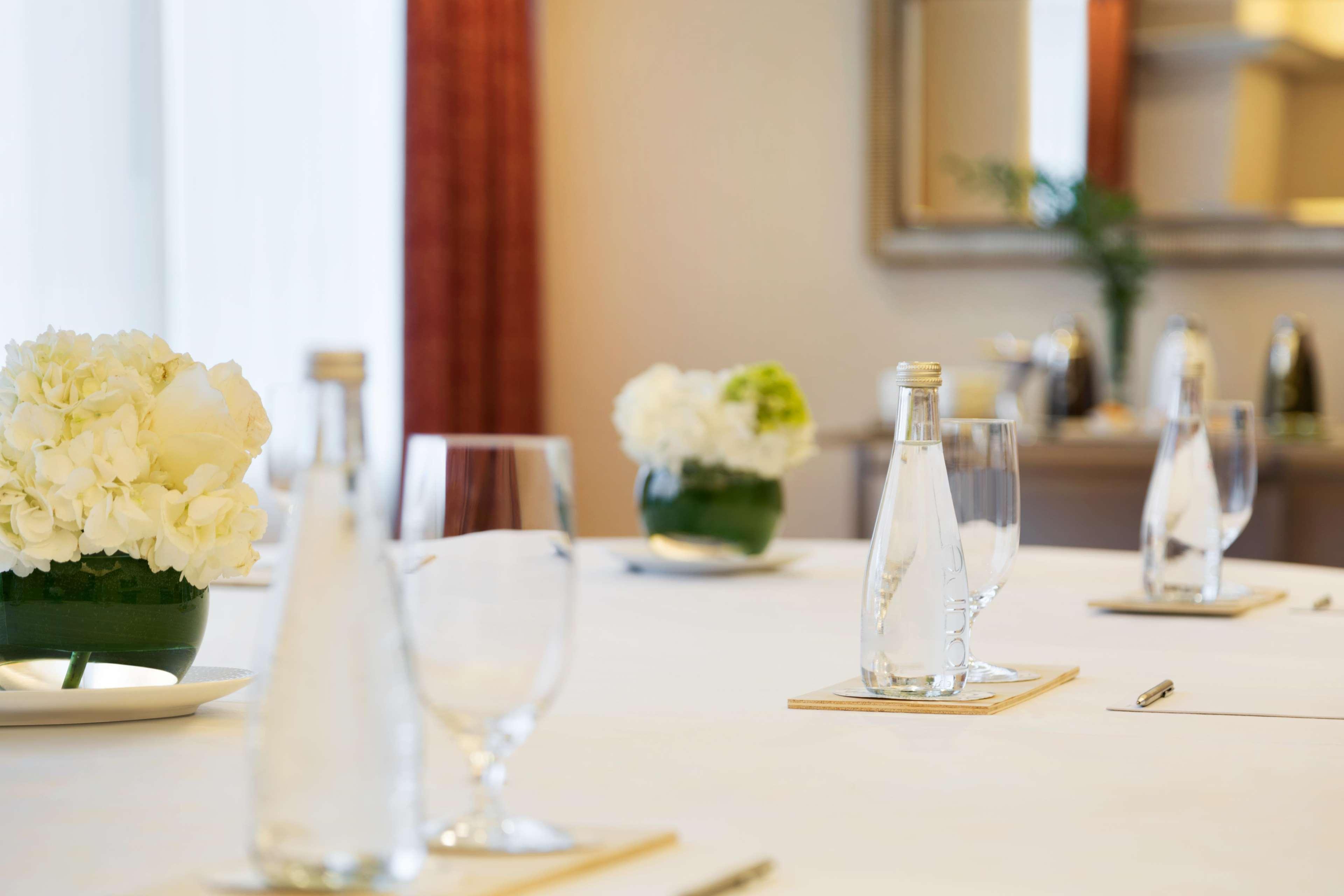 Fairmont Vancouver Airport In-Terminal Hotel Ρίτσμοντ Εξωτερικό φωτογραφία Meeting room at The Westin