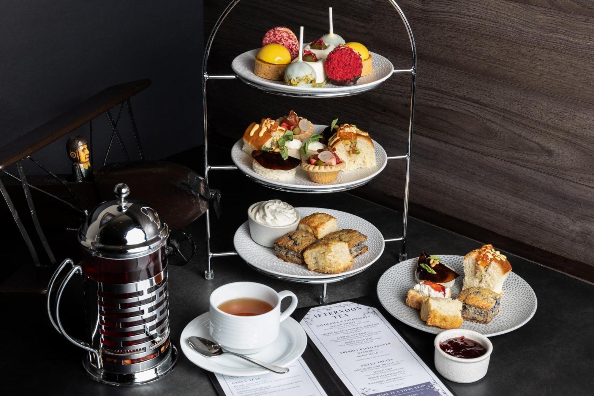Fairmont Vancouver Airport In-Terminal Hotel Ρίτσμοντ Εξωτερικό φωτογραφία Afternoon tea at the Hilton London Heathrow
