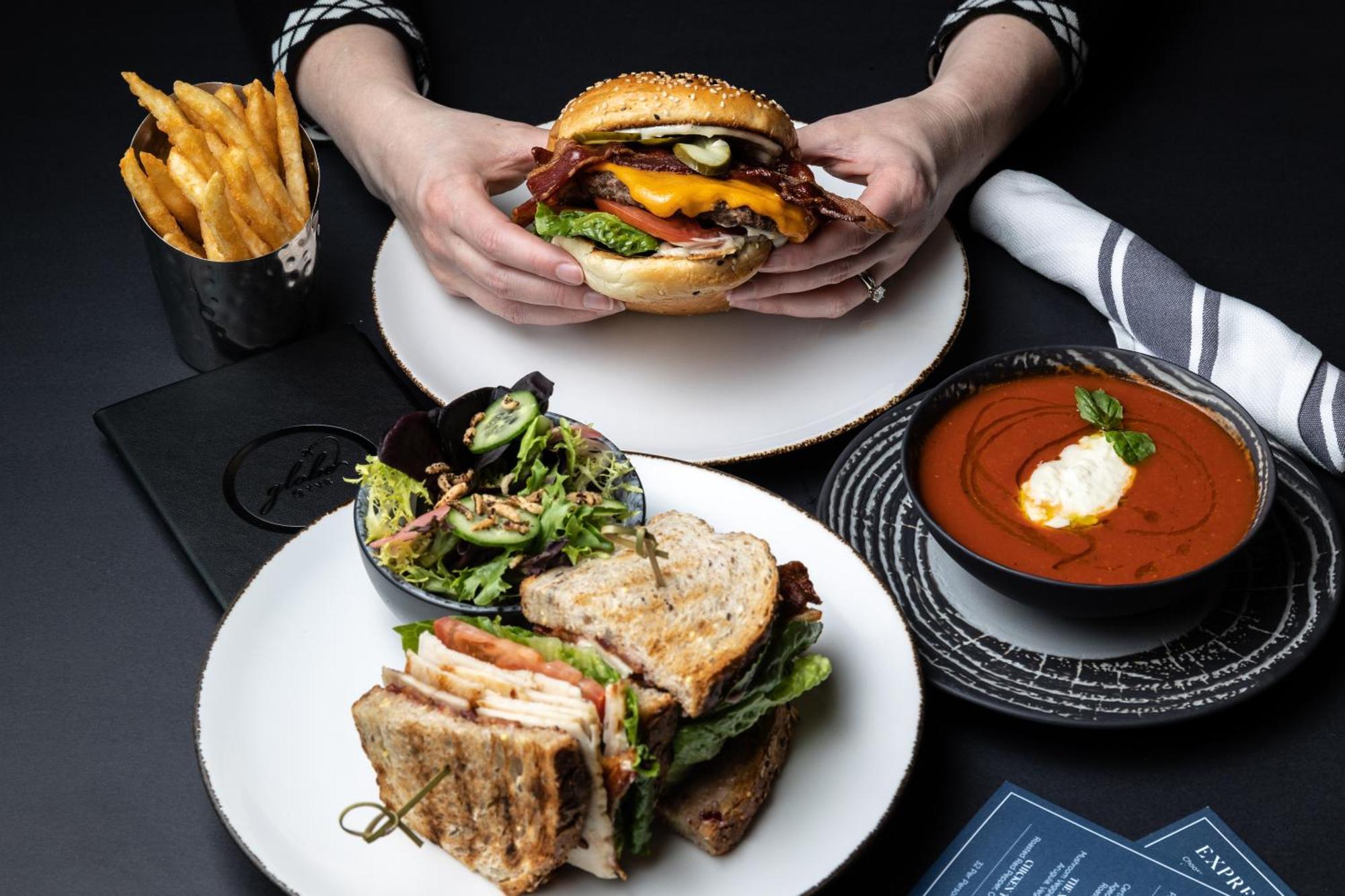 Fairmont Vancouver Airport In-Terminal Hotel Ρίτσμοντ Εξωτερικό φωτογραφία A selection of dishes from the restaurant