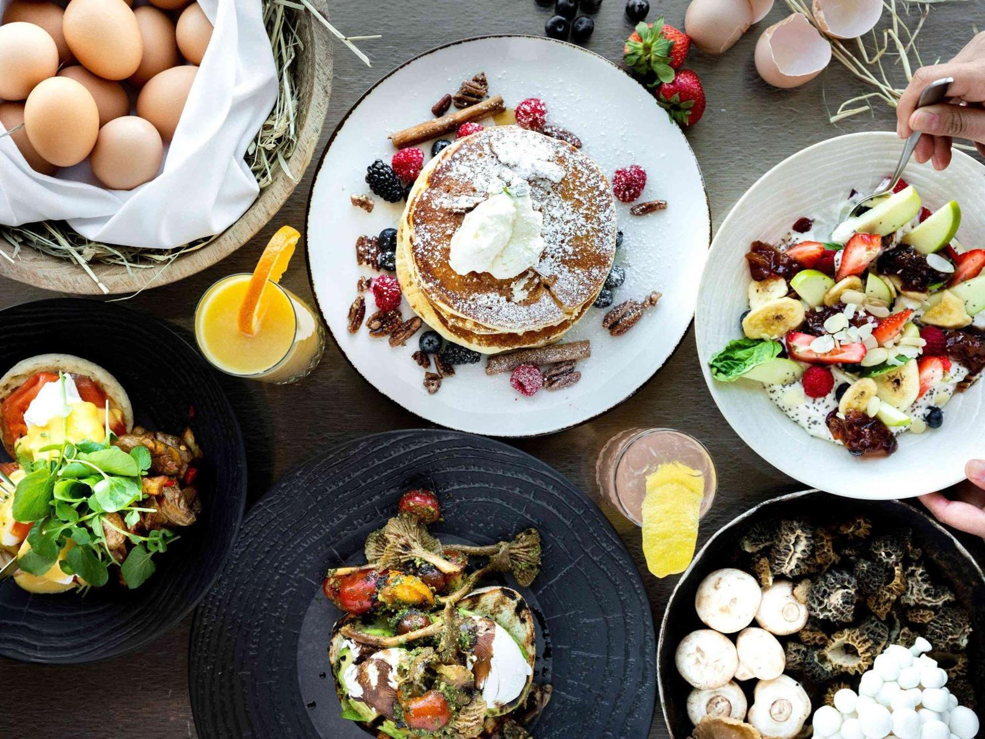 Fairmont Vancouver Airport In-Terminal Hotel Ρίτσμοντ Εξωτερικό φωτογραφία A selection of breakfast items