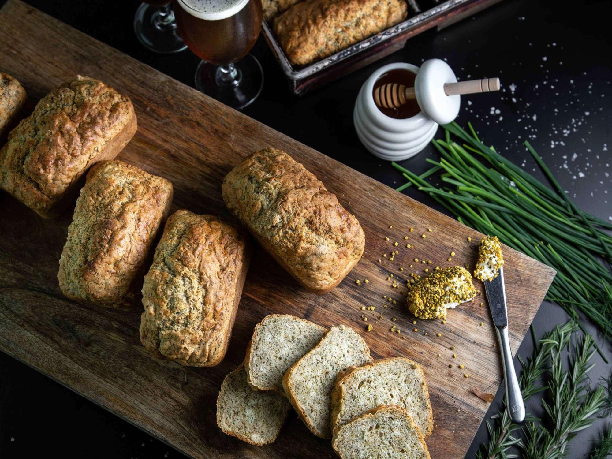 Fairmont Vancouver Airport In-Terminal Hotel Ρίτσμοντ Εξωτερικό φωτογραφία Beer bread