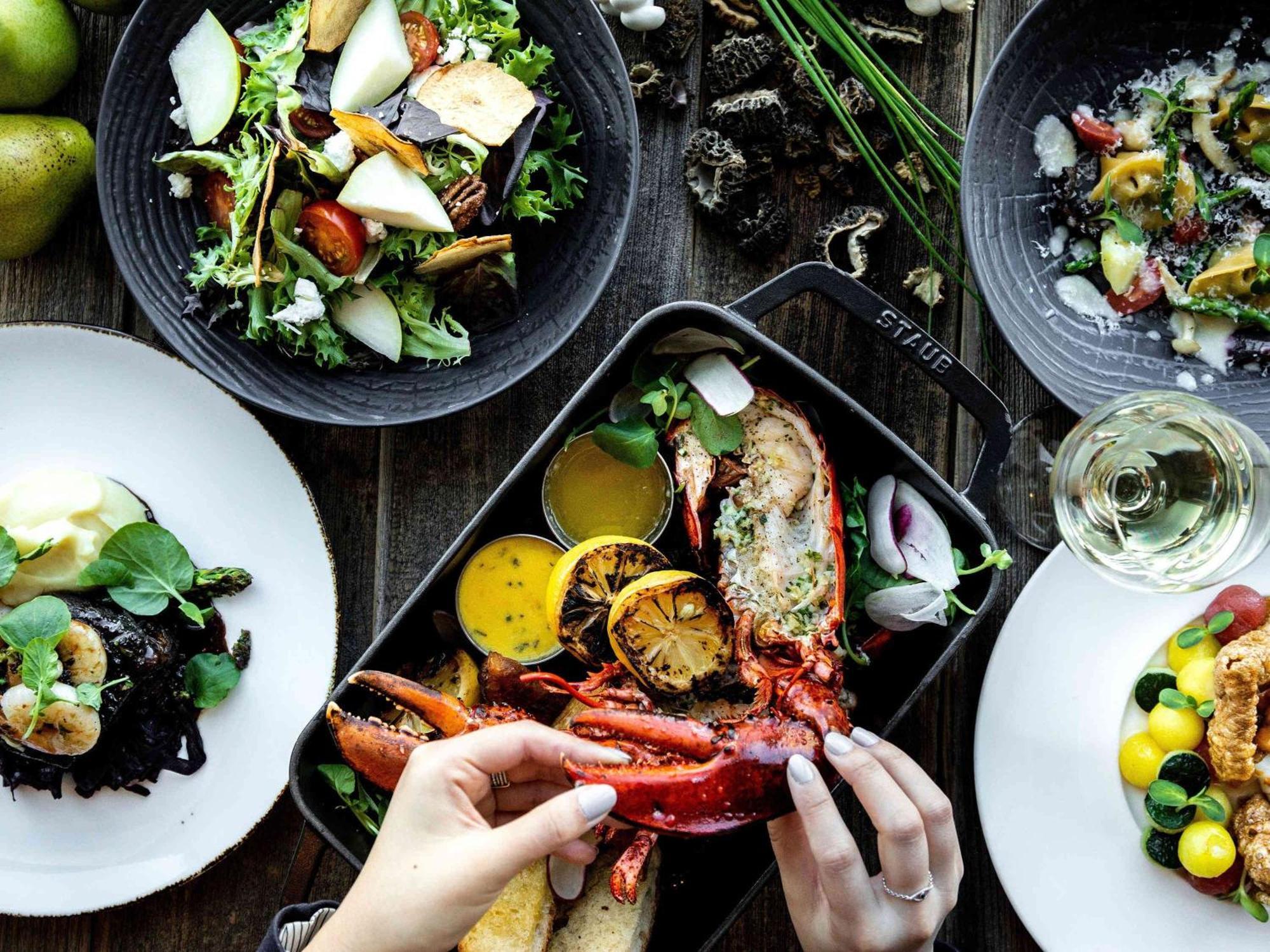 Fairmont Vancouver Airport In-Terminal Hotel Ρίτσμοντ Εξωτερικό φωτογραφία A lobster dinner