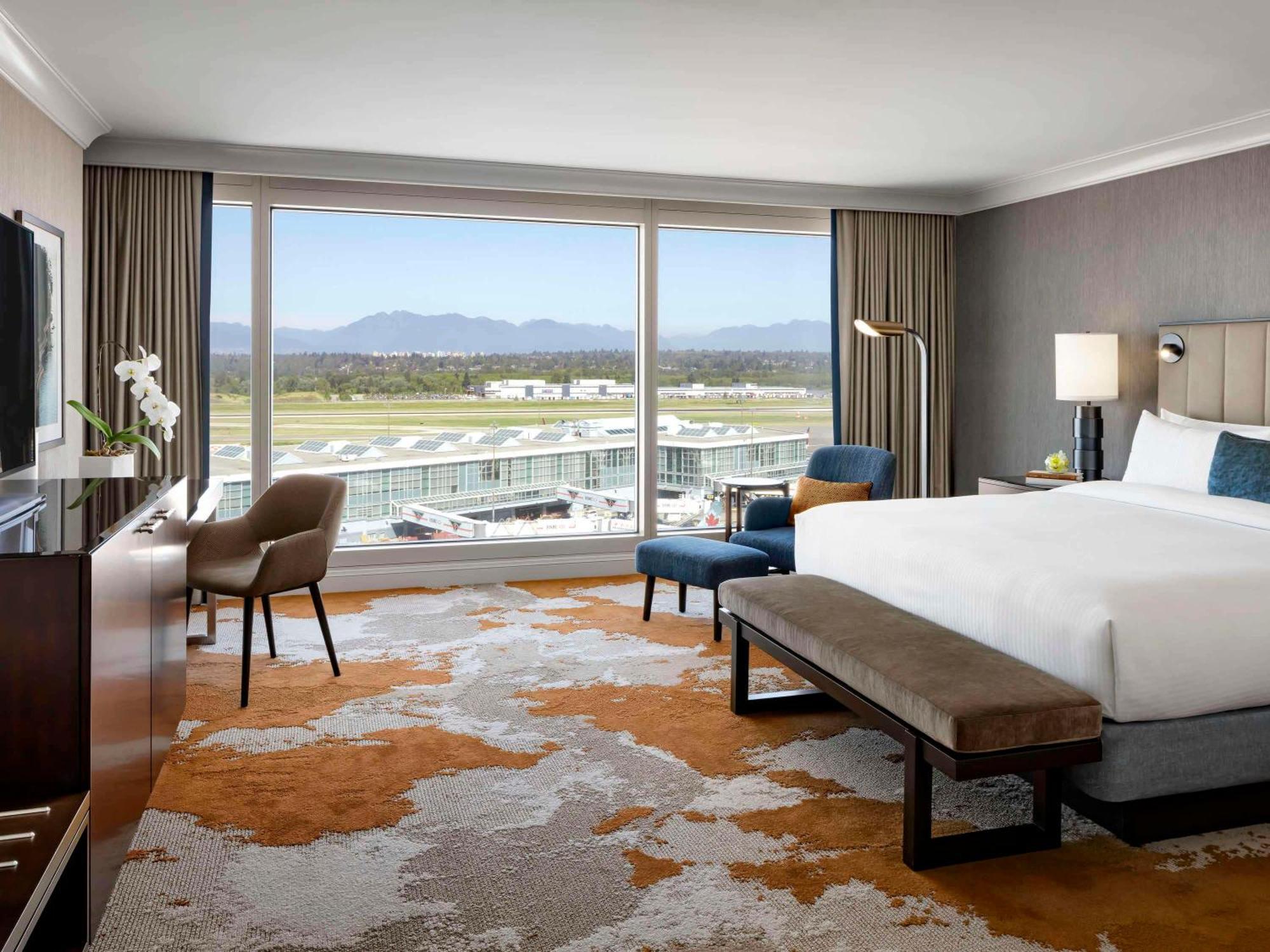 Fairmont Vancouver Airport In-Terminal Hotel Ρίτσμοντ Εξωτερικό φωτογραφία A guest room at the Hyatt Regency Newport Beach